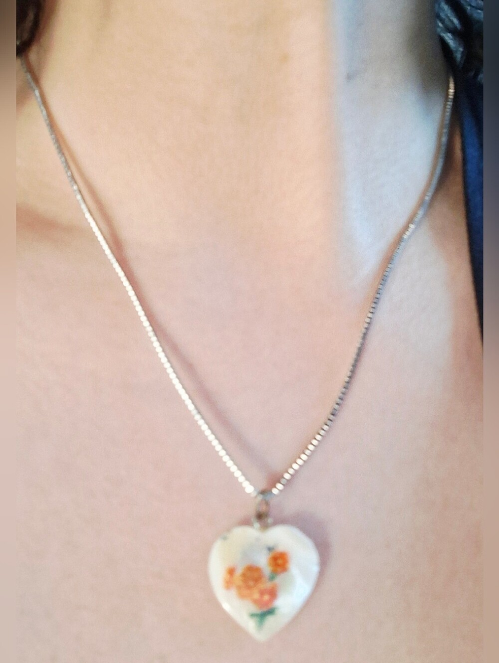 Vintage 80s 🤍💐✨️Floral Jade Heart Pendant Necklace - Picture 3 of 3